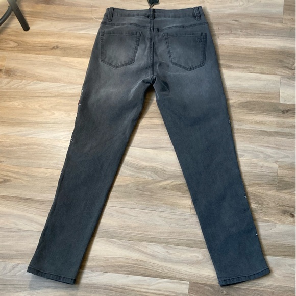 DG2 by Diane Gilman jean with embriodered floral design size 4 - Picture 13 of 16